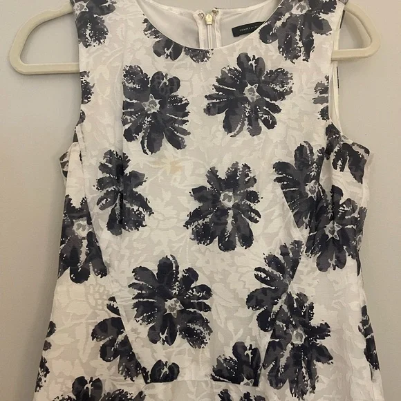 Dress - Picture 3 of 4